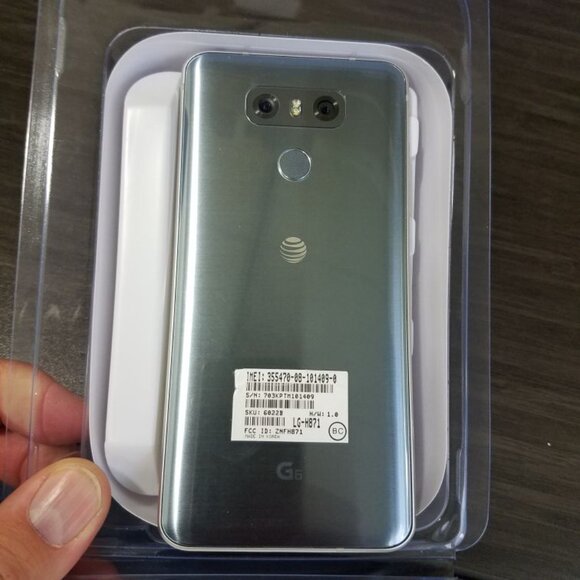 LG G6 ThinQ 32GB Silver, Unlocked. In good condition !!! - Picture 4 of 4